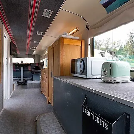 فندق مبيت وإفطار Bed In Bus 4*