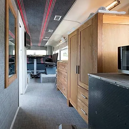 فندق مبيت وإفطار Bed In Bus 4*