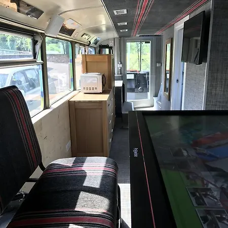 Bed In Bus فندق مبيت وإفطار بيلونو
