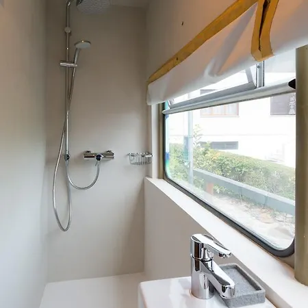 فندق مبيت وإفطار Bed In Bus 4*