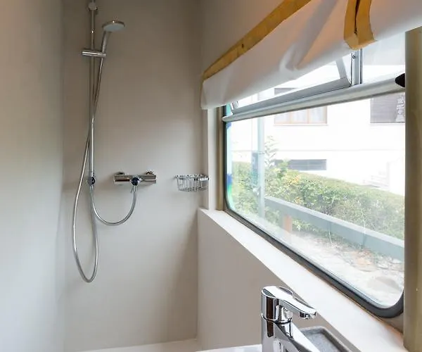 Bed and breakfast Bed In Bus 4*